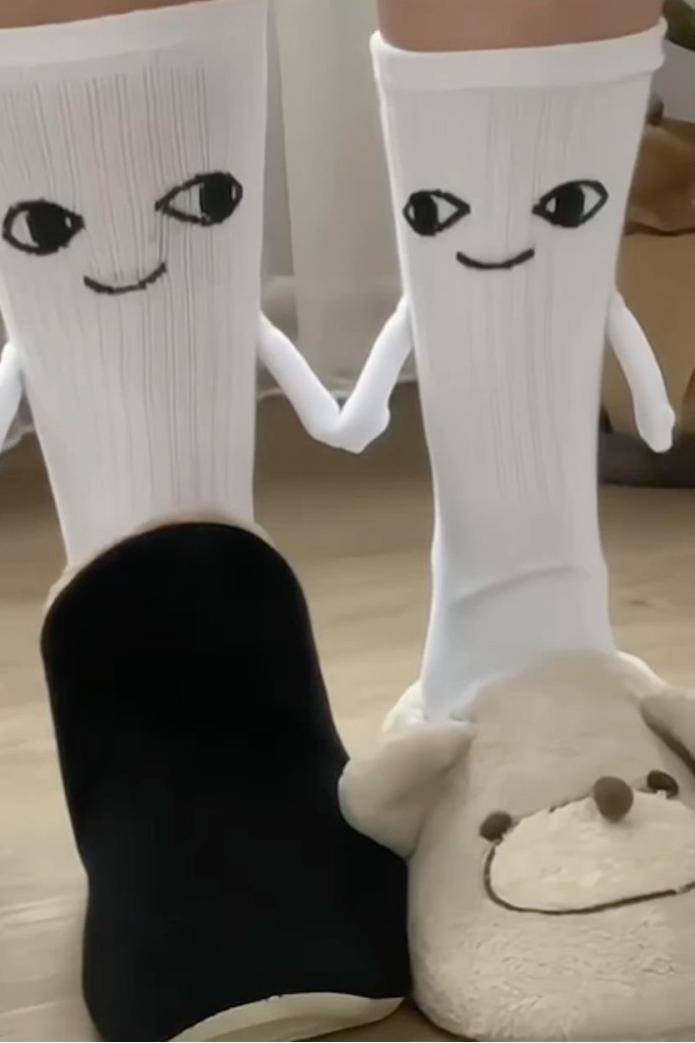 El Ele Tutuşan Çift Çorabı