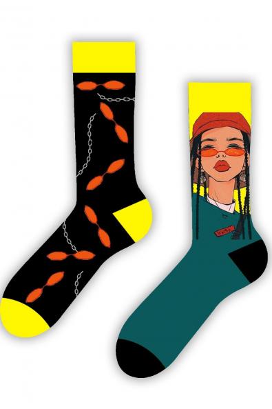 Rastalı Kadın Desenli Renkli Çorap
