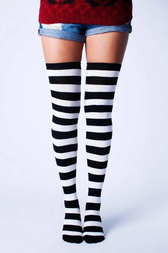 Siyah Beyaz Çoklu Çember Desenli Diz Üstü Çorap